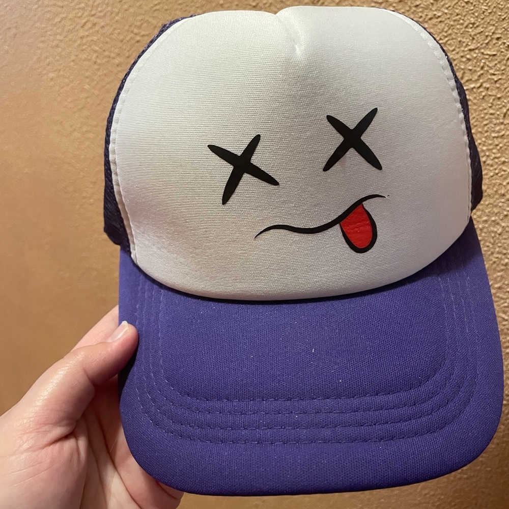 Snap back trucker hat